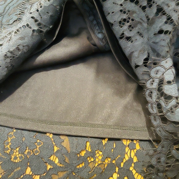 Banana Republic Black Floral Lace Pencil Skirt - Picture 5 of 6